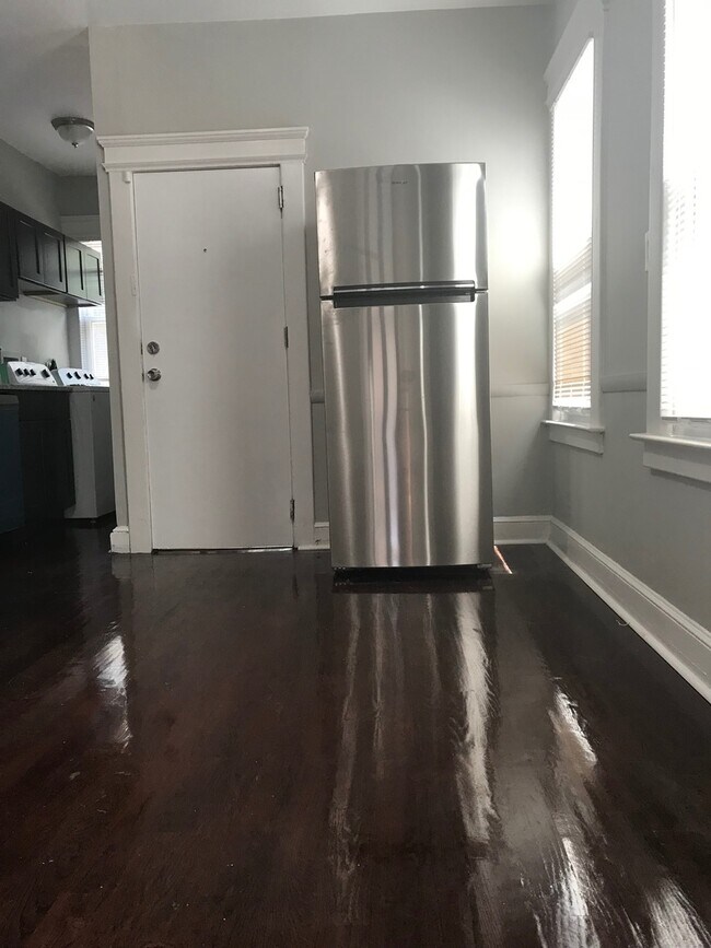 Building Photo - 211-211 Blake St