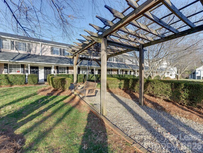 Building Photo - 1224 Green Oaks Ln