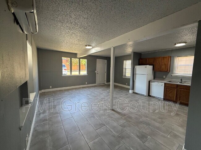 Building Photo - 4807 S 27th W Ave