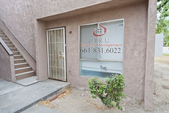 Building Photo - SW- condo 3bed-1.5 bath