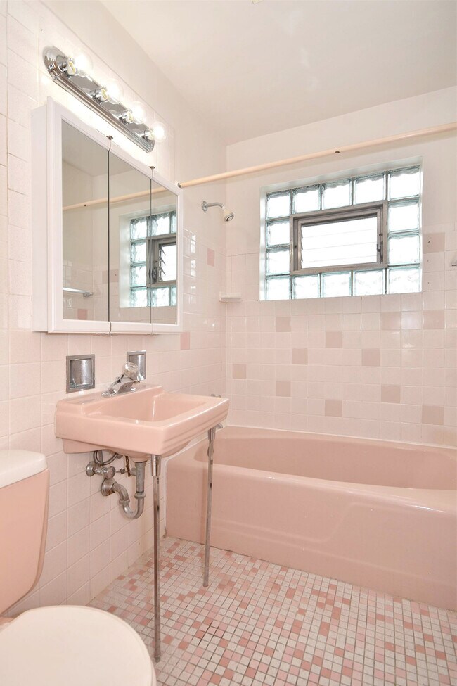 Building Photo - 2334 N 72nd Ct