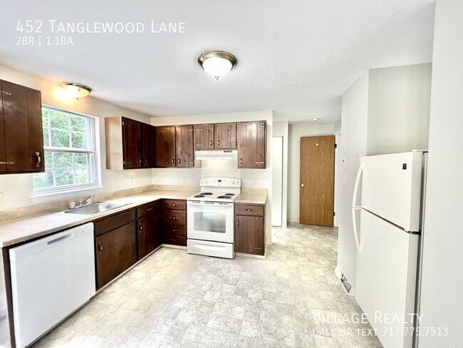 Building Photo - 452 Tanglewood Ln