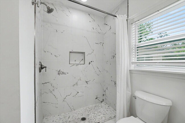 Building Photo - 713 Stafford St