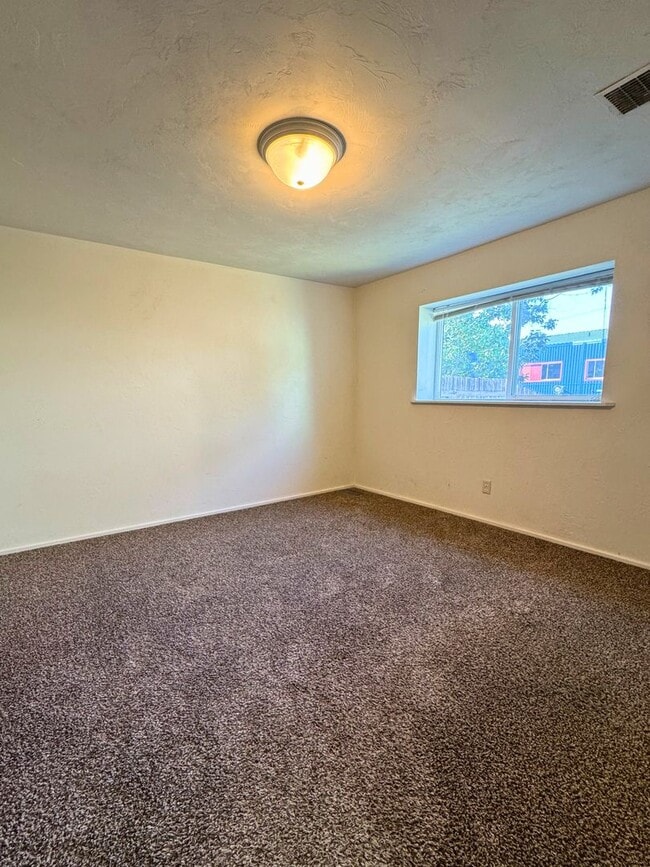 Building Photo - (HAR) South Eugene 4 bedroom/2 bath Home