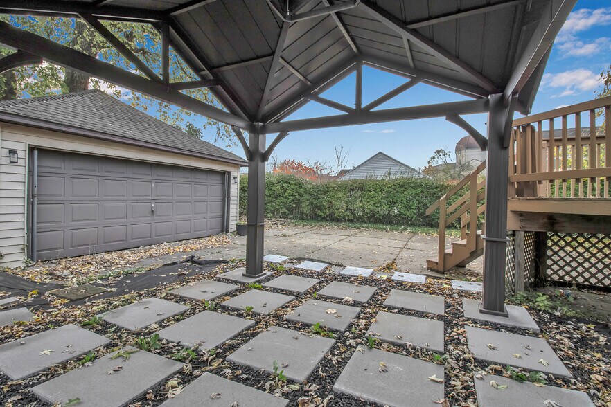 Building Photo - 79 Ideal St