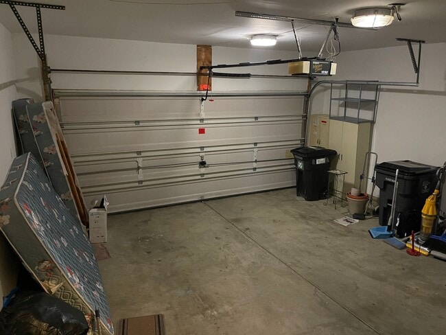 Building Photo - Coming soon! Cozy 3 Bedroom Near the Water!