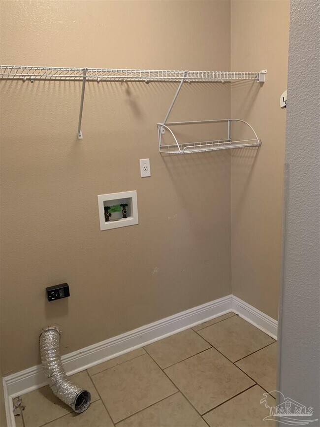 Building Photo - 8949 Camelot Pl