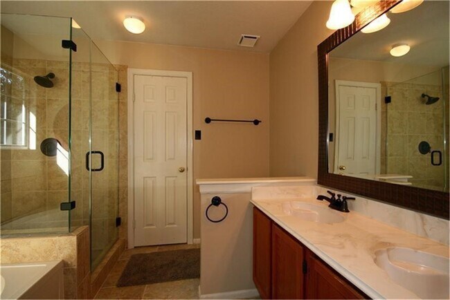 Building Photo - 7 Thrush Grove Pl