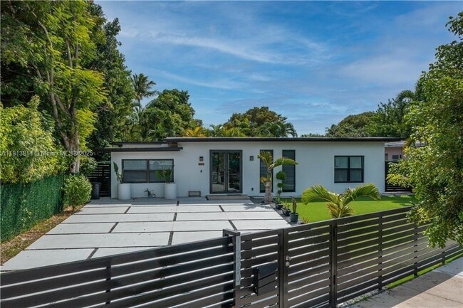 Building Photo - 1320 N Biscayne Point Rd
