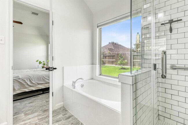 Building Photo - 6015 Wildbriar Ln