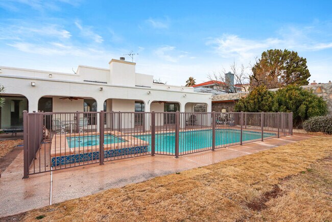 Building Photo - 8500 Mountain View Dr