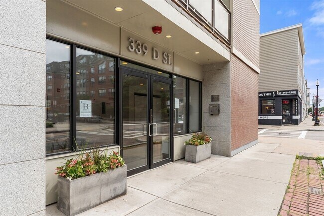Building Photo - 339 D St