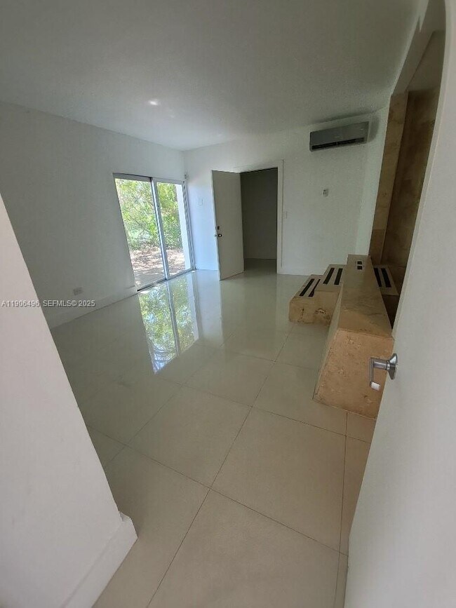 Building Photo - 7707 Hawthorne Ave