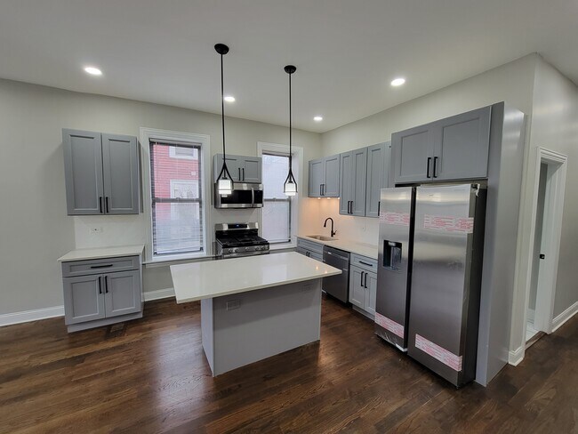 Building Photo - 1157 W 19th St
