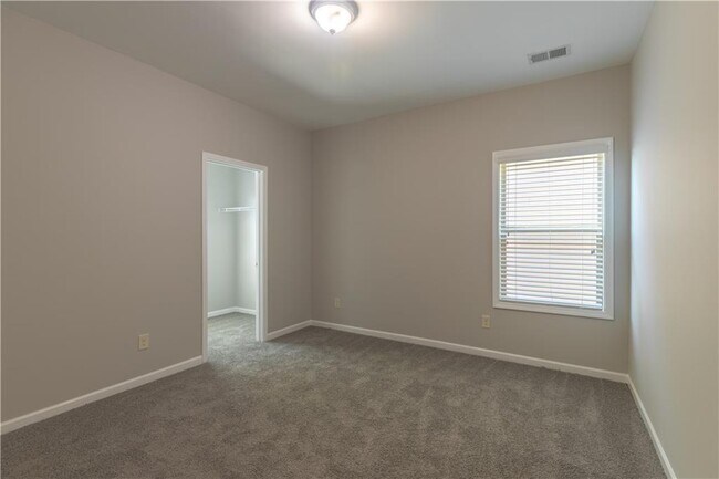 Building Photo - 5046 Apple Grove Rd NE