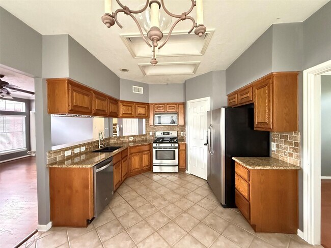 Building Photo - 14334 Fair Knoll Way