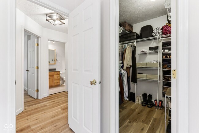 Building Photo - 521 Thornberry Dr