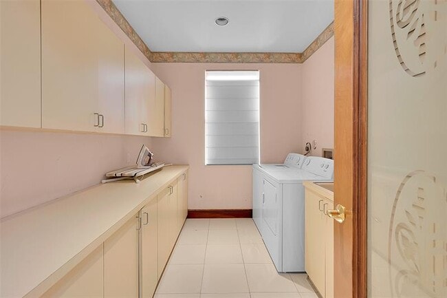 Building Photo - 4200 Coral Hills Dr