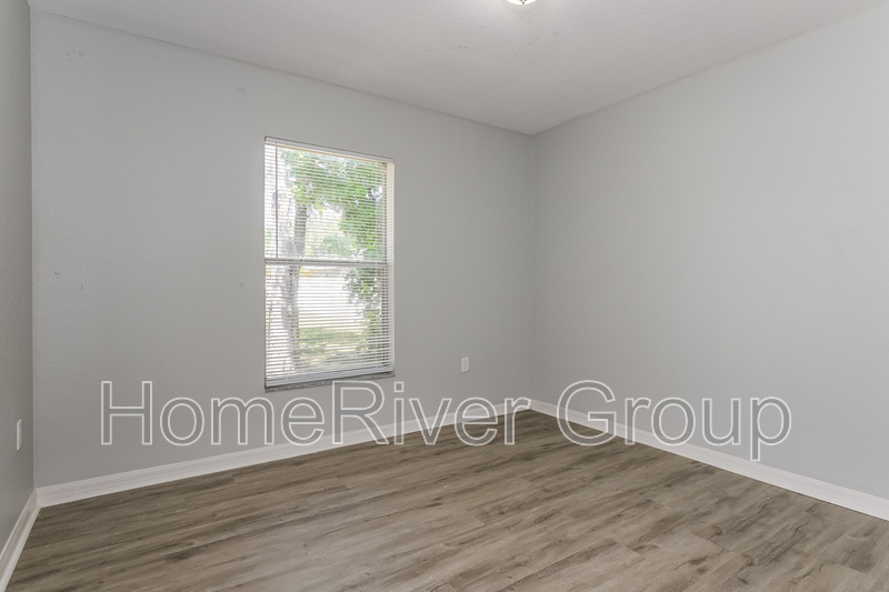 Building Photo - 701 Caracara Ct