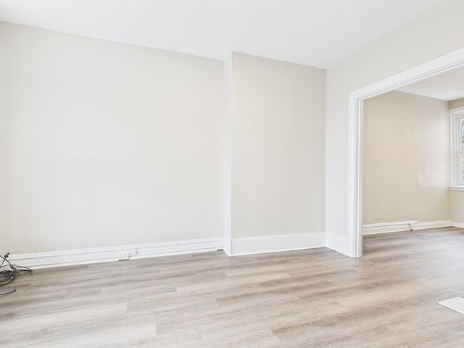 Building Photo - Spacious 4 Bedroom Single Family on Susquehanna St with Off Street Parking