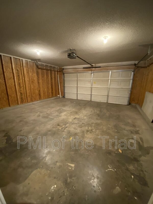 Building Photo - 202 Kinnley Ct