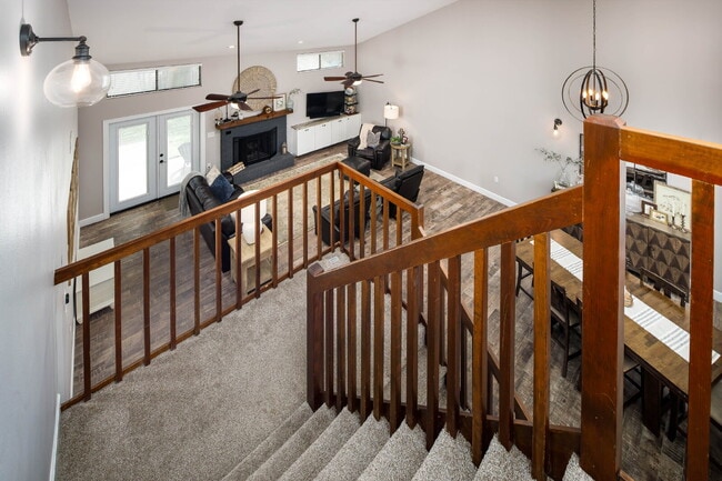 Building Photo - "Charming and Updated 3-Bed end unit townh...