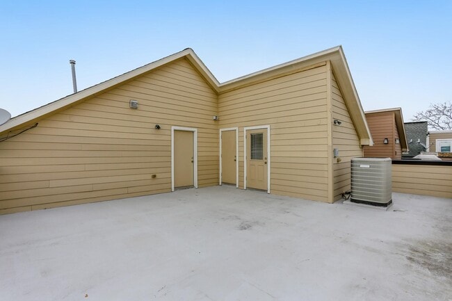 Building Photo - 306 Enid St