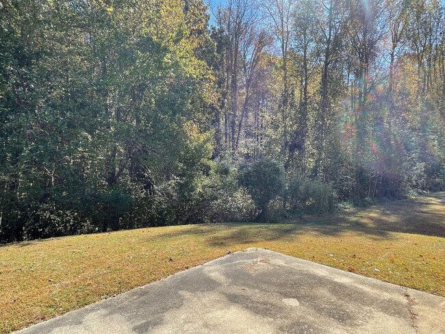 Building Photo - Relax in your spacious home deep in the Watson Grove subdivision