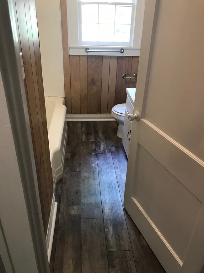 Building Photo - AVAILABLE NOW!