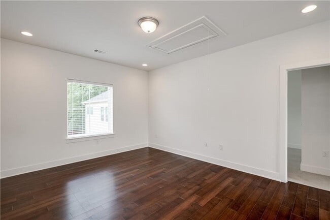 Building Photo - 3014 E 14th 1/2 St