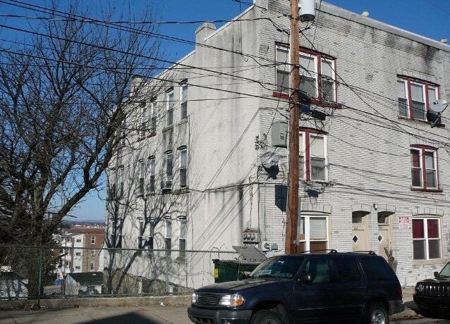 Building Photo - 733-739 E 7th St