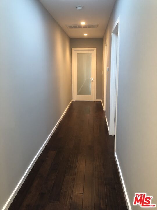 Building Photo - 809 N W Knoll Dr