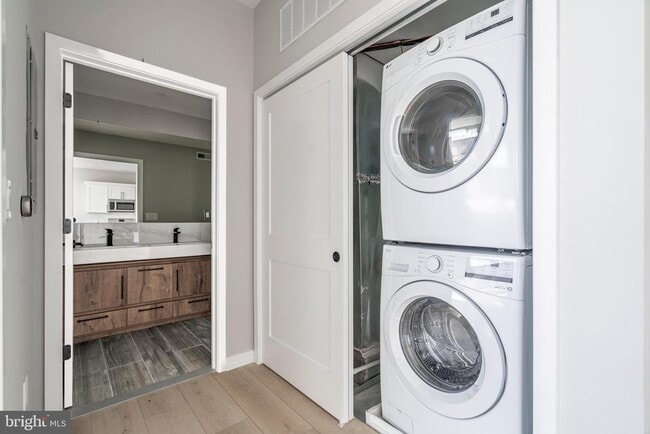 Building Photo - 2401 Washington Ave