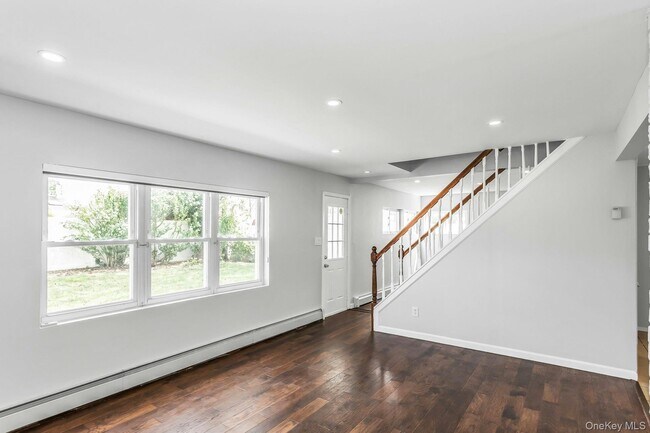 Building Photo - 27 Apollo Ln