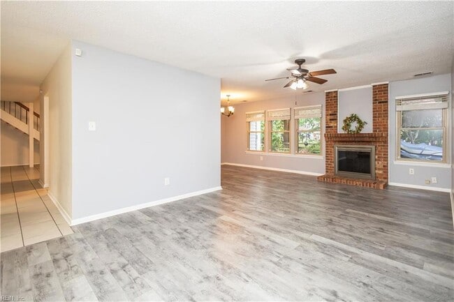 Building Photo - 1545 Lakeport Ct