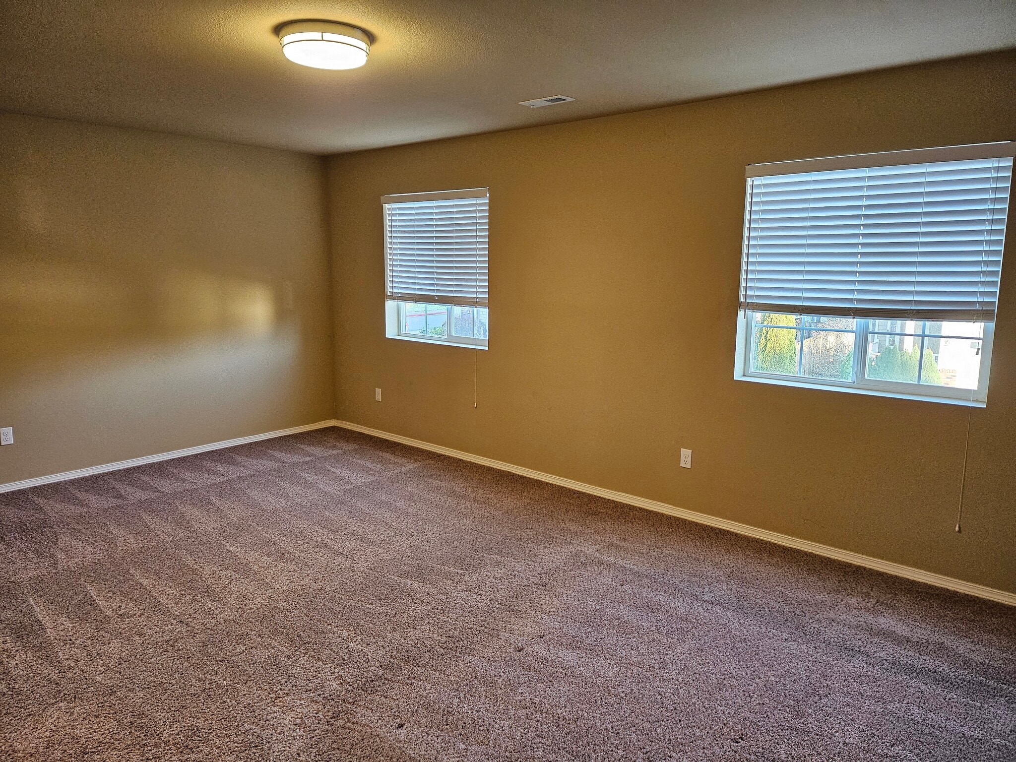 master bdrm - 623 Rivenhurst St