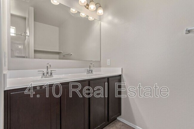 Building Photo - 2403 E Alida Trail