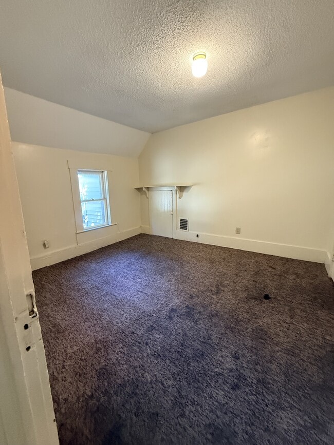 Building Photo - 711 E Elm St