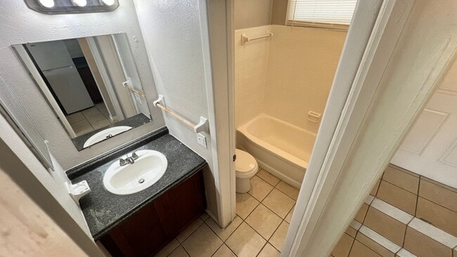 Building Photo - "Second Month of Rent FREE" Charming Studi...