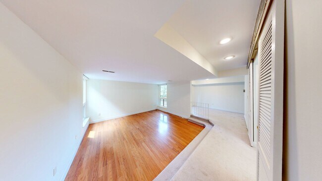 Building Photo - FRESH & Ready 1 bed + 1 Bath ALL UTILITIES INCLUDED