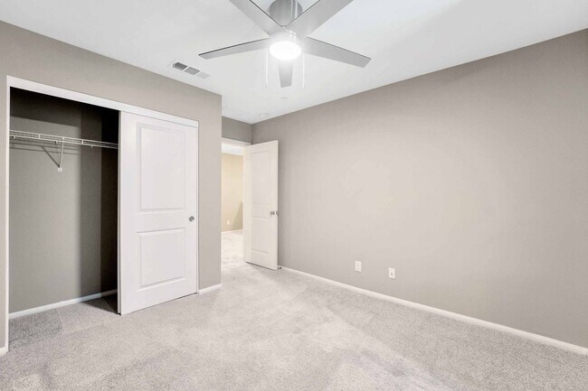 Building Photo - Desirable Southwest Townhome: Luxury Living!