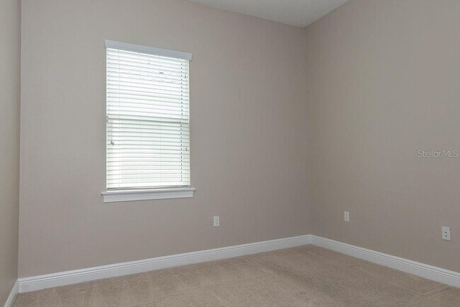 Building Photo - 906 Victoria Hills Dr S