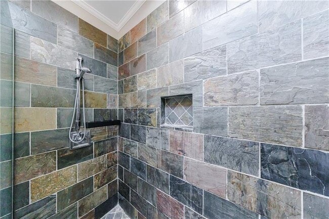 Building Photo - 2311 Pembrook Pl NE