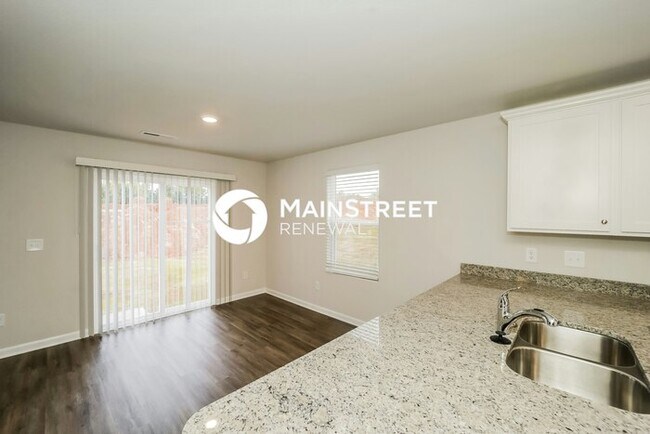 Building Photo - 4 Bedroom Pet-Friendly Home in Greensboro, NC with Main Street Renewal