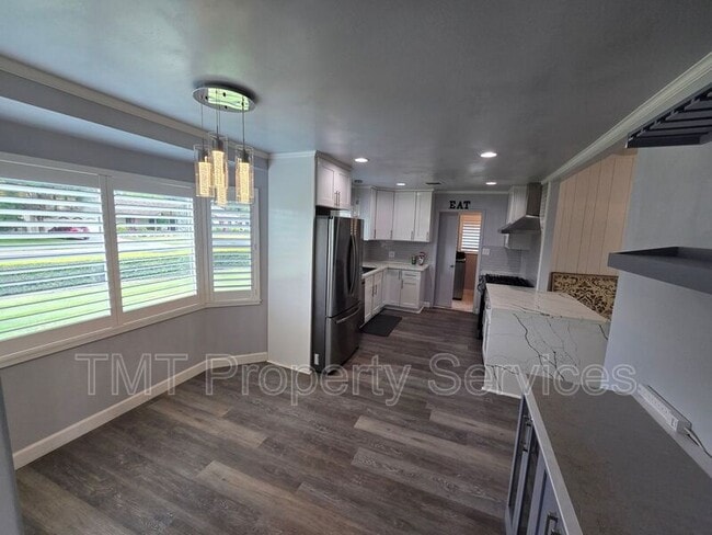 Building Photo - 9 W Robinhood Dr