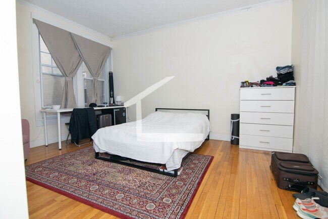 Building Photo - Top-notch and Unique apartment