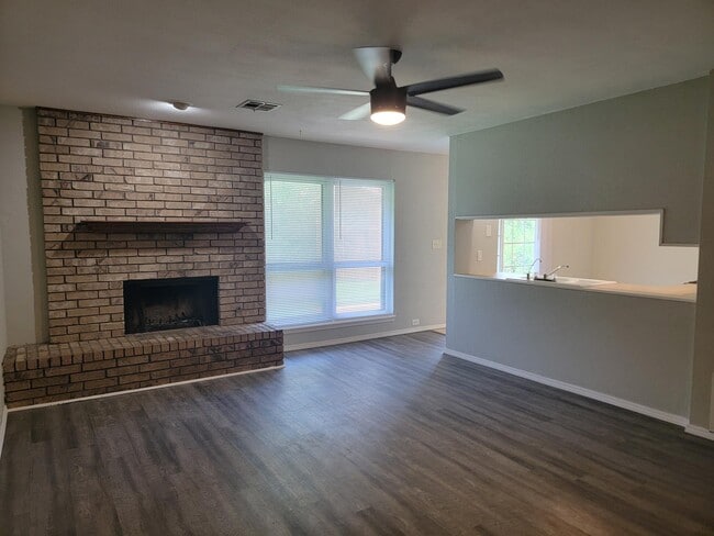 Building Photo - 2817 Franklin Dr