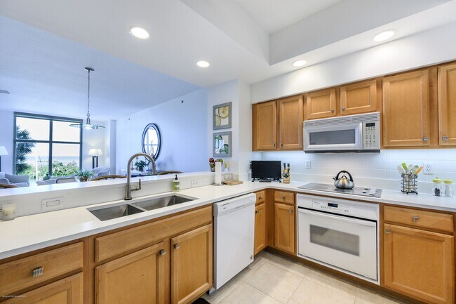 Building Photo - EXECUTIVE VACATION RENTAL