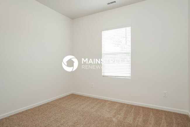 Building Photo - 4 Bedroom Pet-Friendly Home in Zebulon, NC with Main Street Renewal