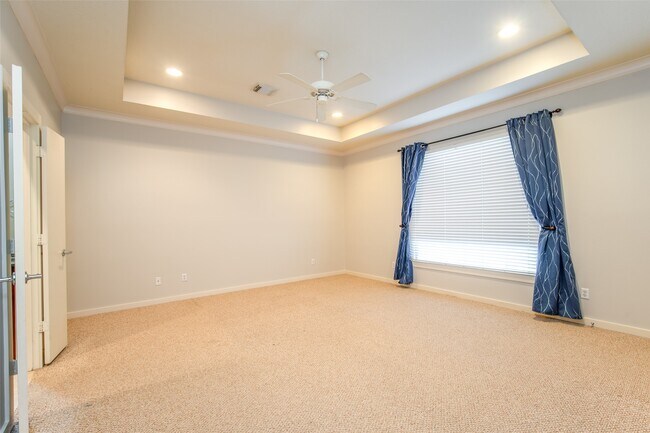 Building Photo - 4430 Center St